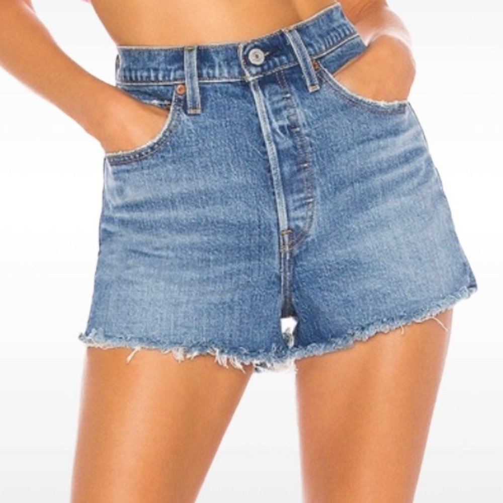 Levi's Premium | Ribcage Super High Rise - Picture 12 of 12
